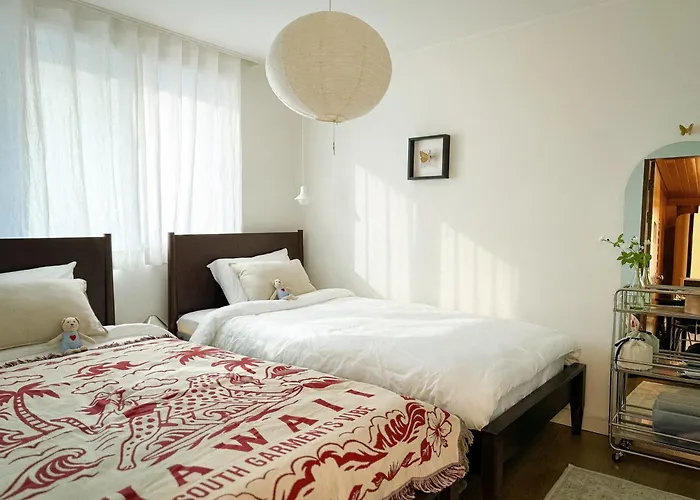 Texture Seongsu - K-heritage Meets Trendy - Subway 3min - Private Floor 3br - 5 Beds - Free Luggage Storage *